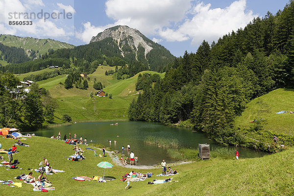 Seewaldsee bei Fontanella  hinten der Berg Blasenka  Biosphärenpark Großes Walsertal  Vorarlberg  Österreich