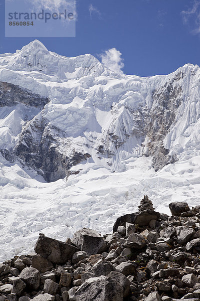 Der schneebedeckte Nevado Chopicalqui  Cordillera Blanca  Peru