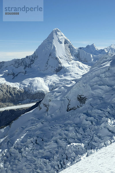 Der Nevado Artesonraju  Cordillera Blanca  Peru