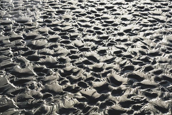 Nahaufnahme von erosiven Sandmustern am Strand und in der Gezeitenzone  Ocean Park