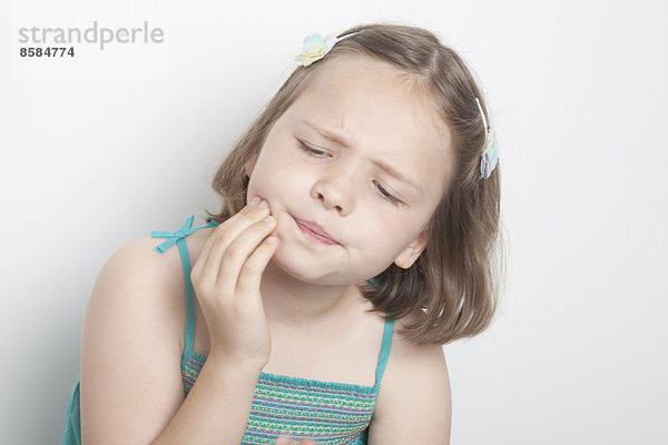 kleines Mädchen Zahnschmerzen