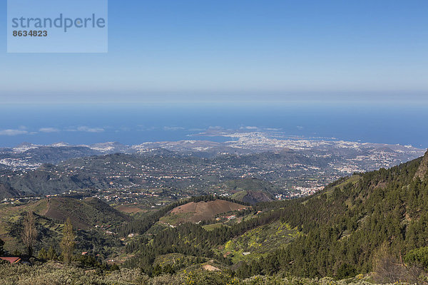 Aussicht vom Pico de las Nieves  hinten Las Palmas  Gran Canaria  Kanarische Inseln  Spanien