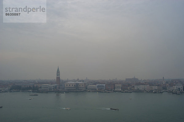 Ausblick über den Canale della Guidecca  Venedig  Venetien  Italien