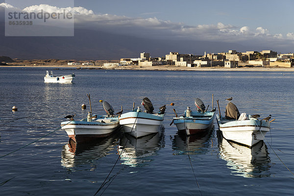 Fischerboote  Hafen von Mirbat  Region Dhofar  Sultanat von Oman  Arabische Halbinsel