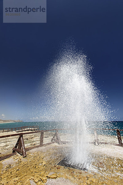 Blasloch beim Strand von Al Mughsail  Salalah  Region Dhofar  Sultanat von Oman  Arabische Halbinsel