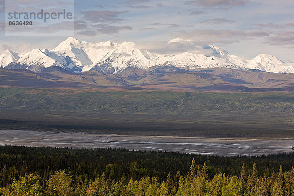 Alaska Range im Herbst  Alaska Highway  Alaska  USA