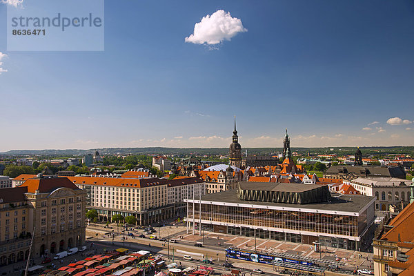 Ausblick von der Kreuzkirche auf Altmarkt und Kulturpalast  dahinter Hausmannsturm und Hofkirche  Dresden  Freistaat Sachsen  Deutschland