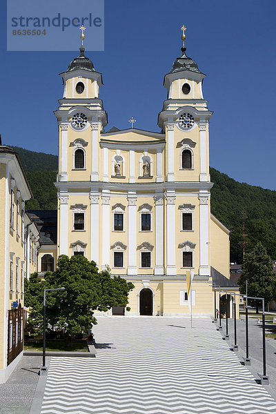 Marktplatz  Basilika zum Heiligen Michael  Mondsee  Salzkammergut  Österreich