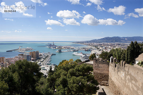 Hafen Palast Schloß Schlösser Berg Andalusien Malaga Spanien