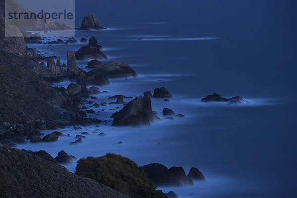 Point Reyes National Seashore Küstenlinie  ein erhöhter Blick entlang der Pazifikküste in Kalifornien