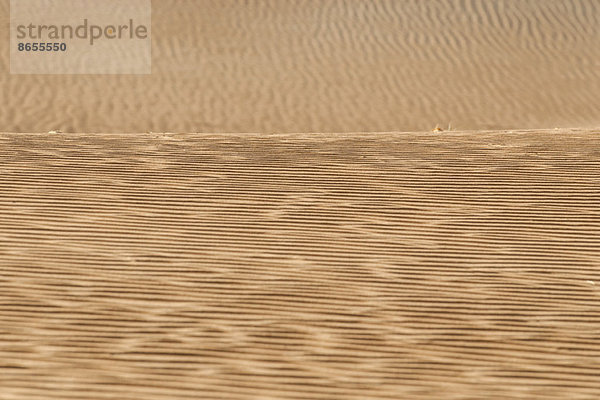 Geriffelter Sand in der Wüste  Vollbild