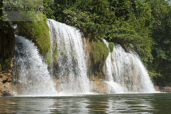 Sai Yok Yai Wasserfall im Dschungel  Urwald  Nationalpark Sai Yok  Provinz Kanchanaburi  Zentral-Thailand  Thailand