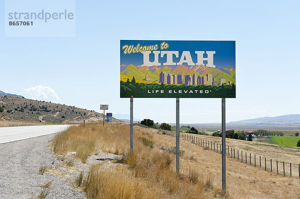 Willkommensschild am Highway  Welcome to Utah Life elevated  Utah  USA