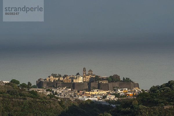 Abend Beleuchtung Licht Stadt Geschichte Italien Lipari Sizilien