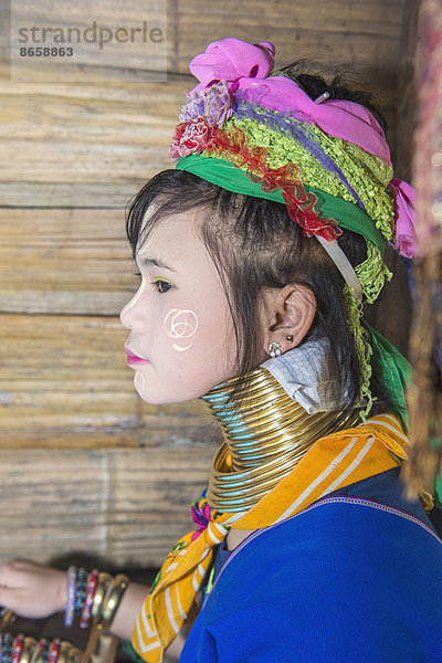 Langhals-Frau  Long Neck Karen  vom Stamm der Karen  Chiang Mai  Thailand