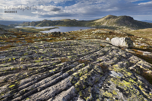 See Heddersvatn mit dem Heddersfjell  bei Rjukan  Tinn  Telemark  Norwegen