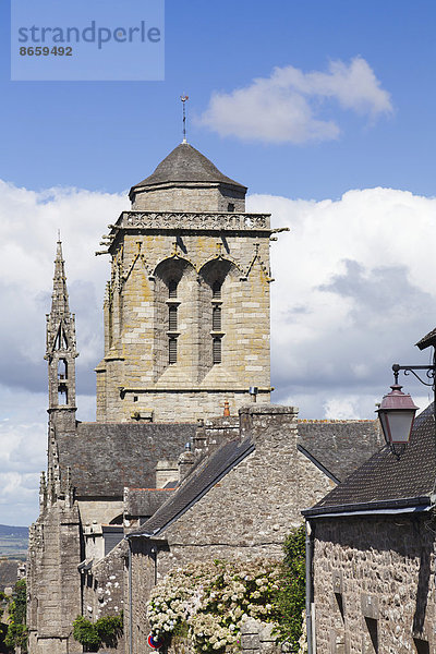 Turm der Kirche Saint-Ronan  Locronan  Département Finistère  Bretagne  Frankreich