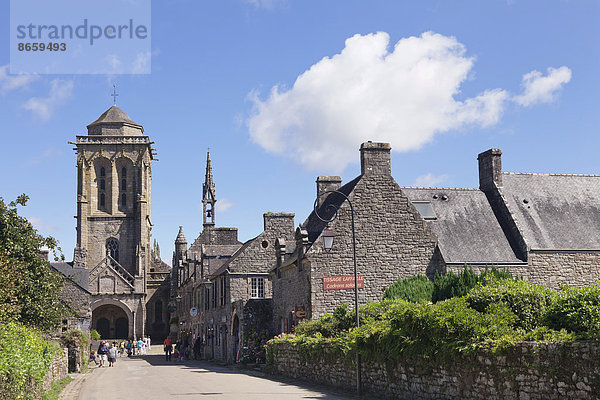 Historische Gebäude und Kirche Saint-Ronan  Locronan  Département Finistère  Bretagne  Frankreich