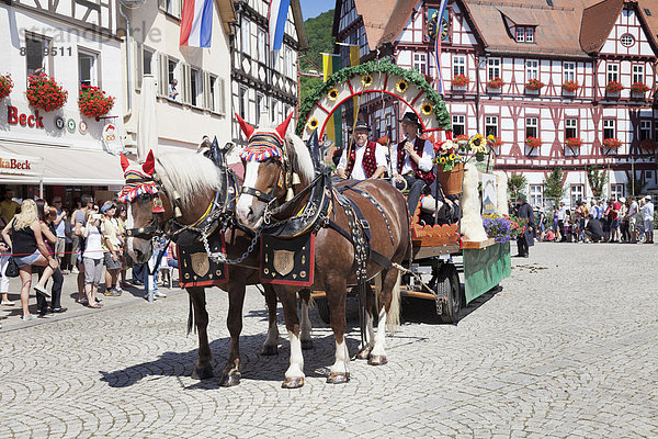 Pferdekutsche  historischer Festumzug  Schäferlauf  Bad Urach  Baden-Württemberg  Deutschland