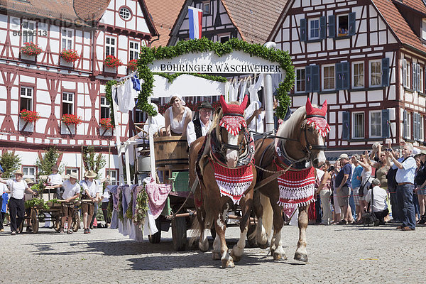 Pferdekutsche  historischer Festumzug  Schäferlauf  Bad Urach  Baden-Württemberg  Deutschland