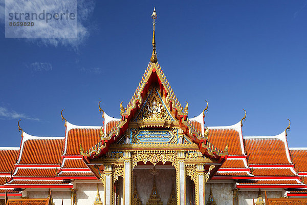 Prachtvoll verzierter Giebel  Dach  Wat Chalong Tempel  Phuket  Thailand