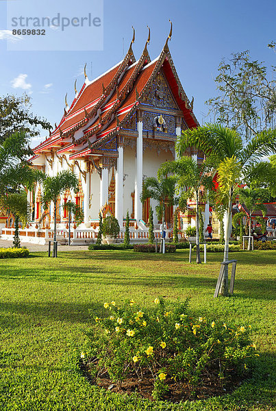Gartenanlage vor Wat Chalong Tempel  Phuket  Thailand