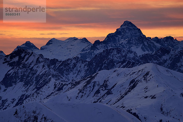 Gipfel des Hochvogels mit Allgäuer Alpen bei Sonnenuntergang  Berwang  Außerfern  Tirol  Österreich