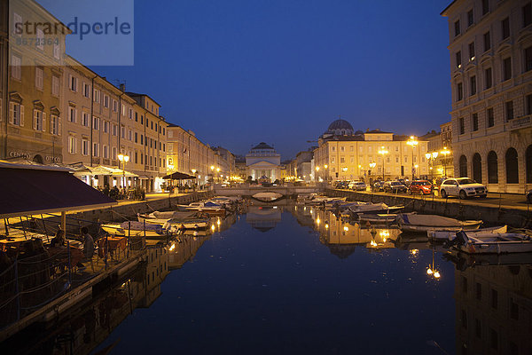 Friaul-Julisch-Venetien Italien Triest bei Nacht