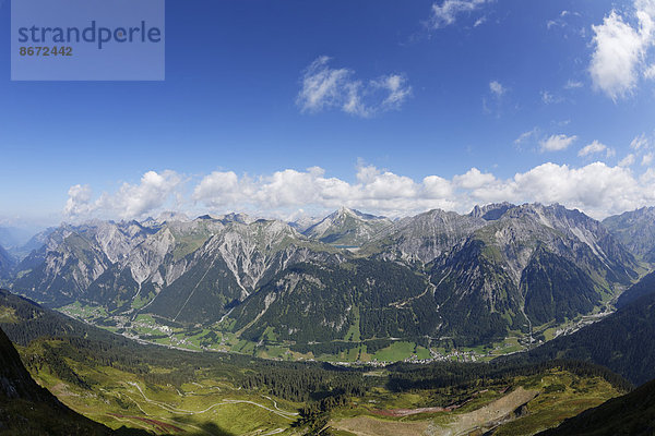 Ausblick vom Burtschakopf  Wald am Arlberg und Klösterle  Klostertal  Lechquellengebirge  Vorarlberg  Österreich