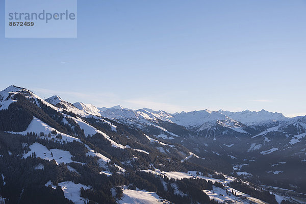 Alpen  gesehen von Brixen im Thale  Tirol  Österreich