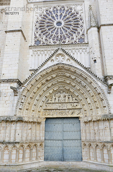 Cathédrale Saint-Pierre de Poitiers oder Kathedrale von Poitiers  großes Westportal  Poitiers  Vienne  Poitou-Charentes  Frankreich