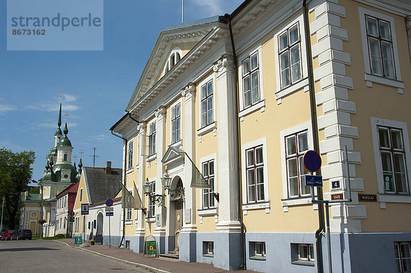 Rathaus und Katharinenkirche  Pärnu  Estland  Baltikum