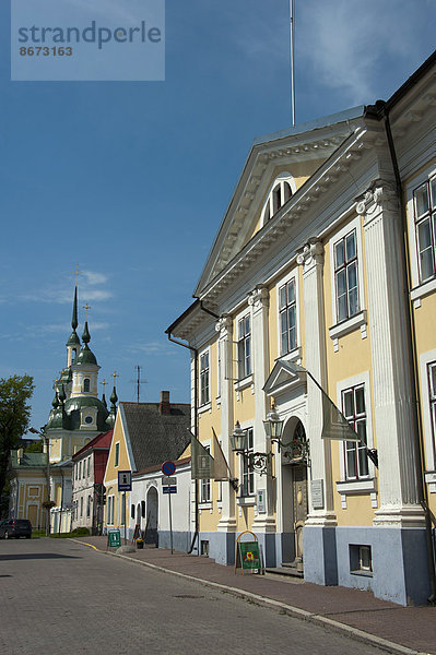 Rathaus und Katharinenkirche  Pärnu  Estland  Baltikum