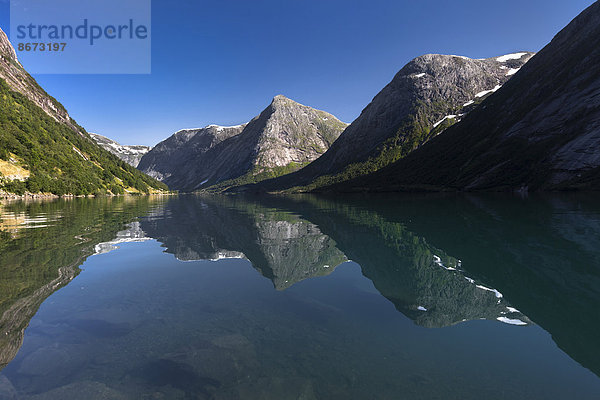 Kjösnesfjord oder Kjøsnesfjorden  Jølstravatnet  Jølster  Sogn og Fjordane  Norwegen