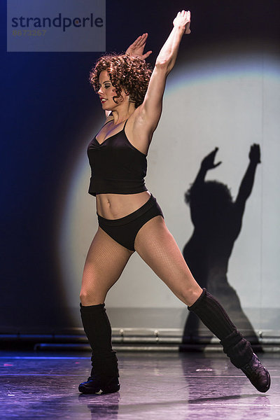Nadja Scheiwiller als Alex Owens beim Musical Flashdance live im Le Théâtre in Kriens  Luzern  Schweiz