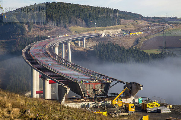 Baustelle der Talbrücke Nuttlar  Autobahnbrücke  A46  660 Meter lang  bei Nuttlar  Nordrhein-Westfalen  Deutschland