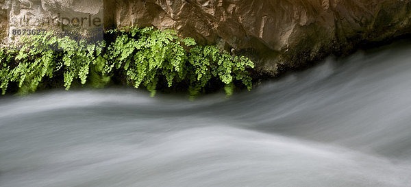 Lange Aussetzung von rauschendem Wasser