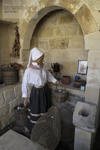 Darstellung typisches Dorfleben  Freilichtmuseum Limestone Heritage  Siggiewi  Malta