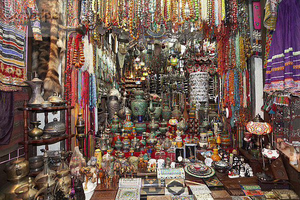 Maskat Hauptstadt bunt Souvenir Laden Markt Oman Souk