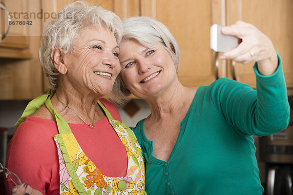 Senior  Senioren  Europäer  Frau  nehmen  Küche  Selbstportrait