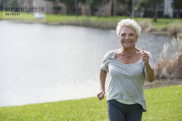 Senior  Senioren  Europäer  Frau  joggen