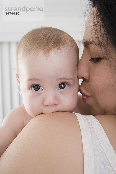Junge - Person  küssen  Hispanier  Mutter - Mensch  Baby