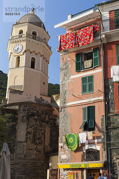 Italien  Cinque Terre  Blick auf Vernazza