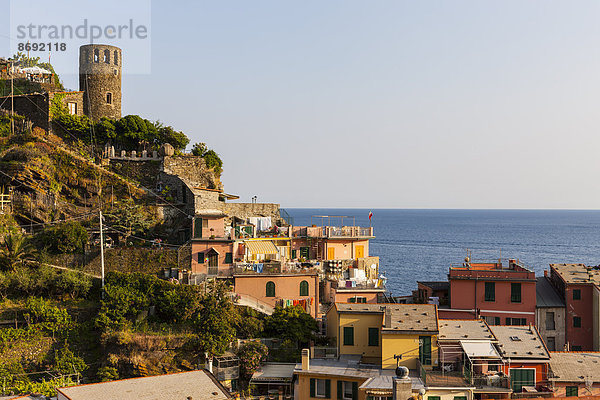 Italien  Ligurien  Cinque Terre  Blick auf das Fischerdorf Vernazza