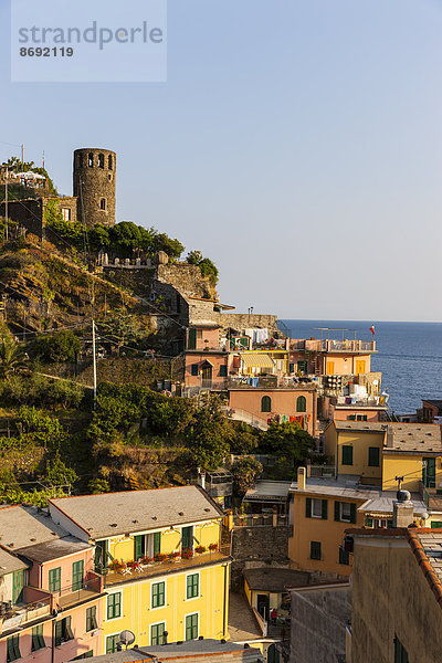Italien  Ligurien  Cinque Terre  Blick auf das Fischerdorf Vernazza