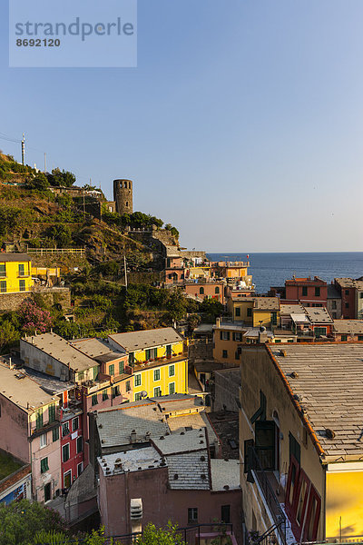 Italien  Ligurien  Cinque Terre  Blick auf das Fischerdorf Vernazza