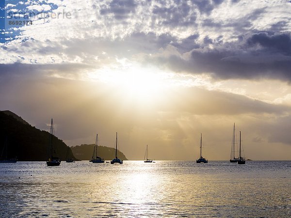 Karibik  Antillen  Kleine Antillen  Saint Lucia  Segelyachten bei Sonnenuntergang