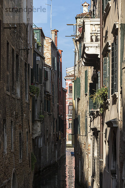 Italien  Veneto  Venedig  Kanal und Häuser