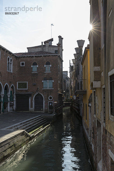 Italien  Venetien  Venedig  Häuser und Kanal