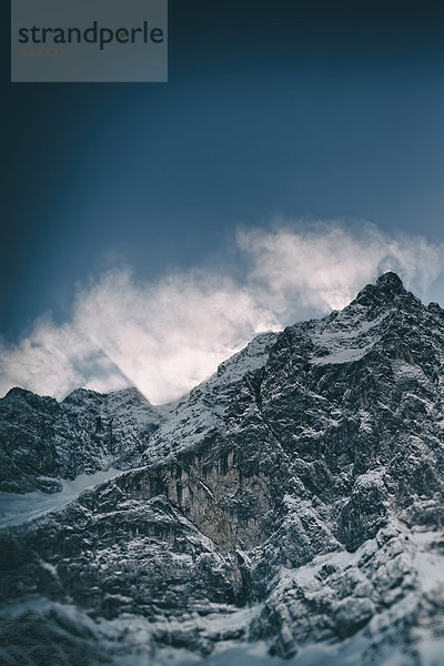 Österreich  Tirol  Karwendel  Blick auf schneebedeckte Spritzkarspitze